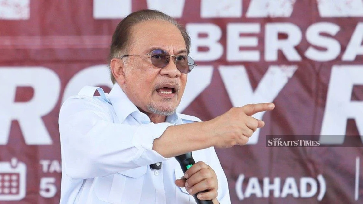Anwar to Meet Felda Leadership Over Settlers' Grievances