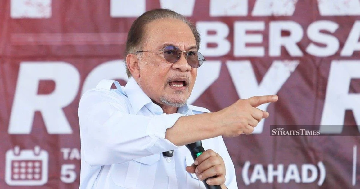 Anwar to Meet Felda Leadership Over Settlers' Grievances