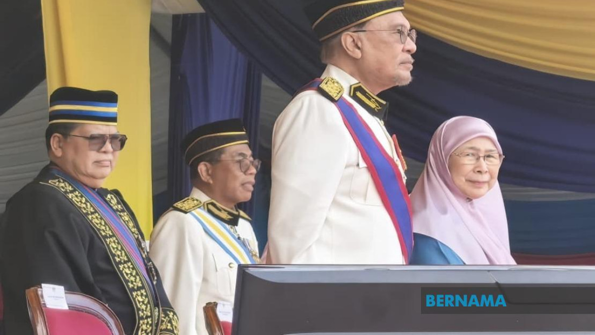 PM Anwar Urges Young Malaysians to Honor Sacrifices of Nation's Defenders