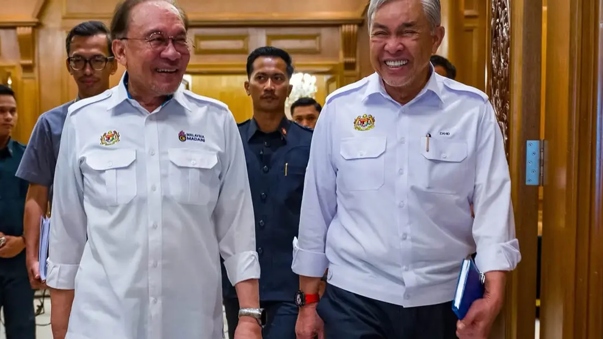 Anwar and Zahid Put on United Front Following Sacking Threat Remarks