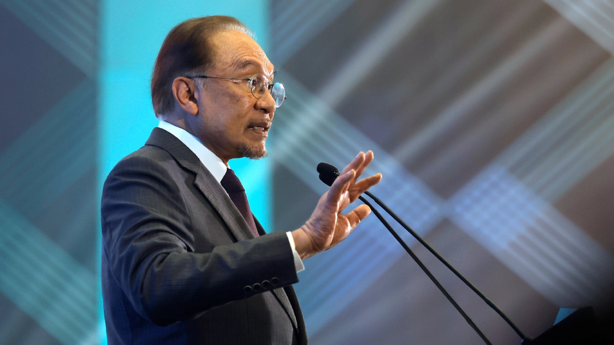 Malaysia's F1 comeback signals readiness to host world-class events, says Anwar