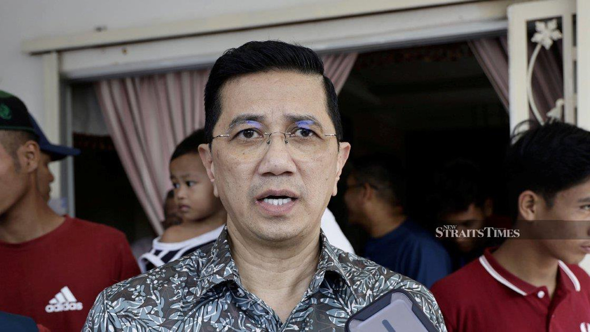 Anwar dismisses Azmin Ali's rejection of PKR return, questioning politician's standing
