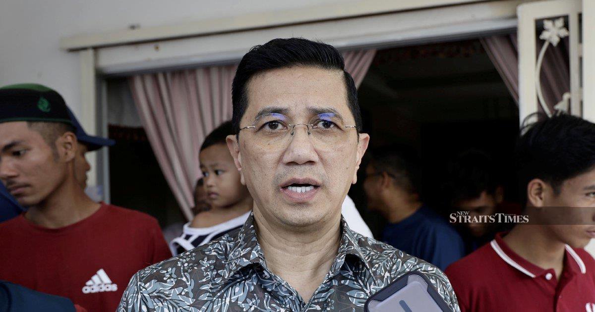 Anwar dismisses Azmin Ali's rejection of PKR return, questioning politician's standing
