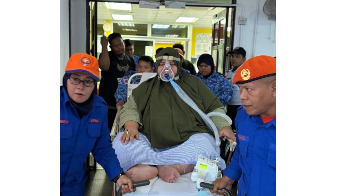 Kelantan Civil Defence Force Deploys Specialised Truck for Bariatric Patient Transfers