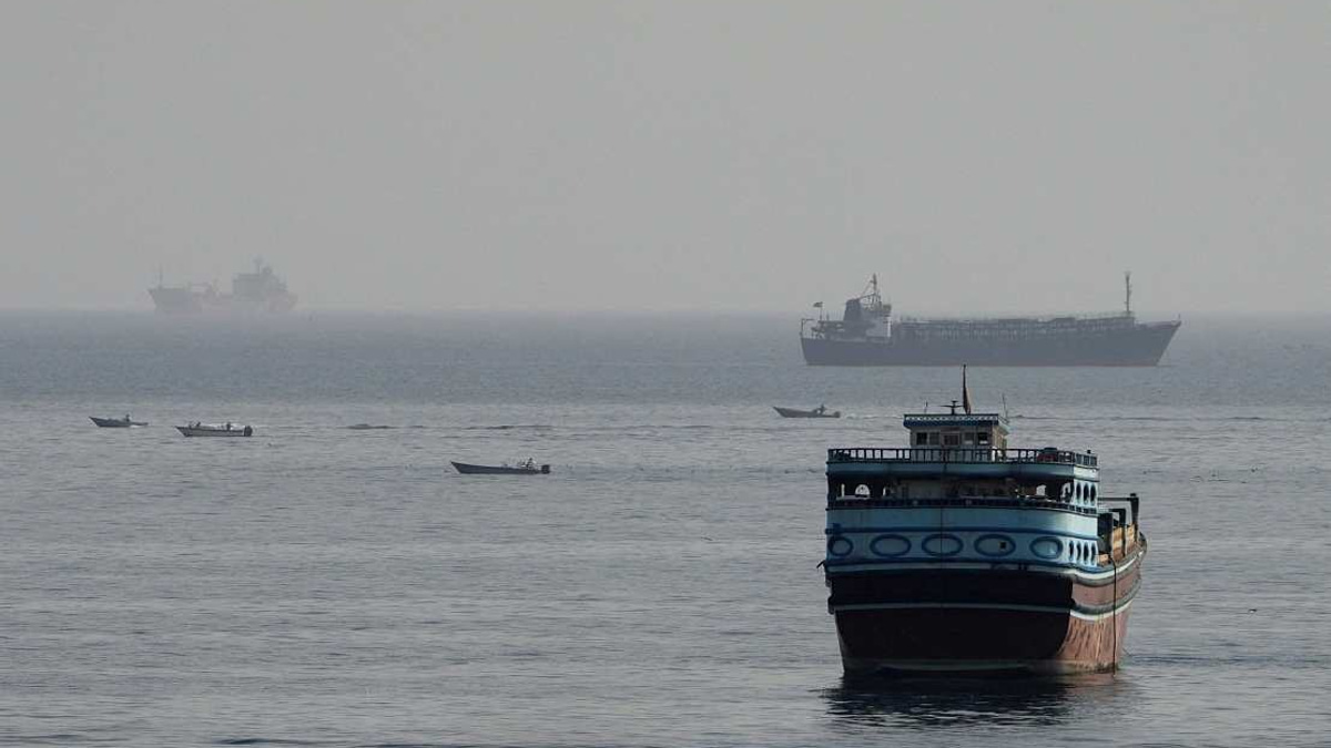 Japan's PM Takaichi Urges Iran to Keep Strait of Hormuz Free of Transit Fees