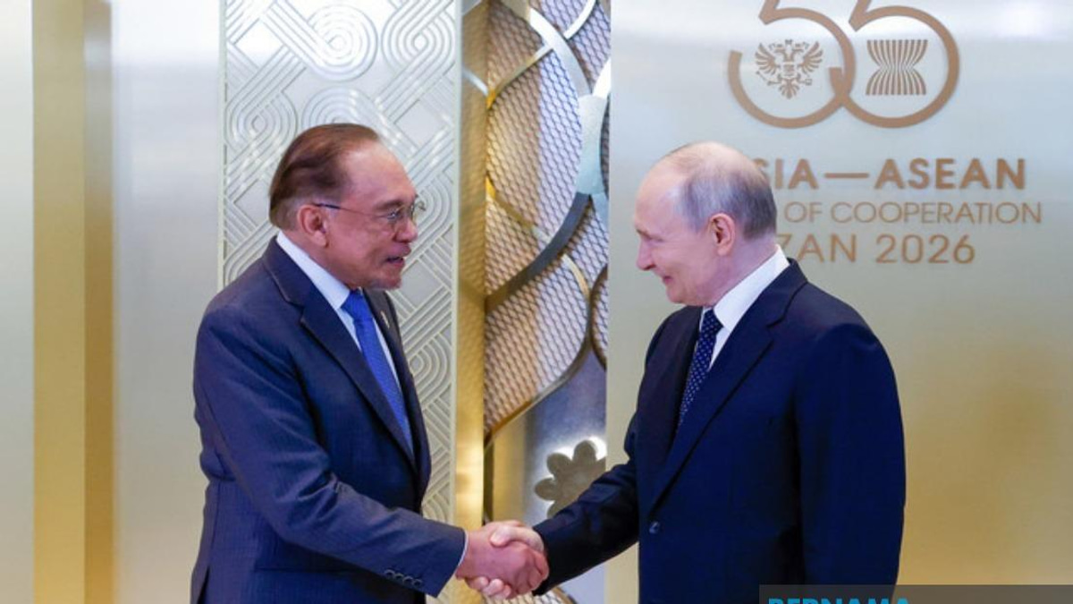 Anwar's International Diplomacy Wins Public Backing as Economic Benefits Emerge