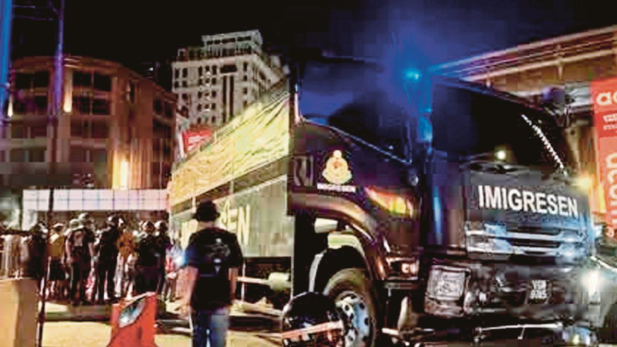 Two drivers remanded after Immigration lorry collision kills father and daughters on KL highway