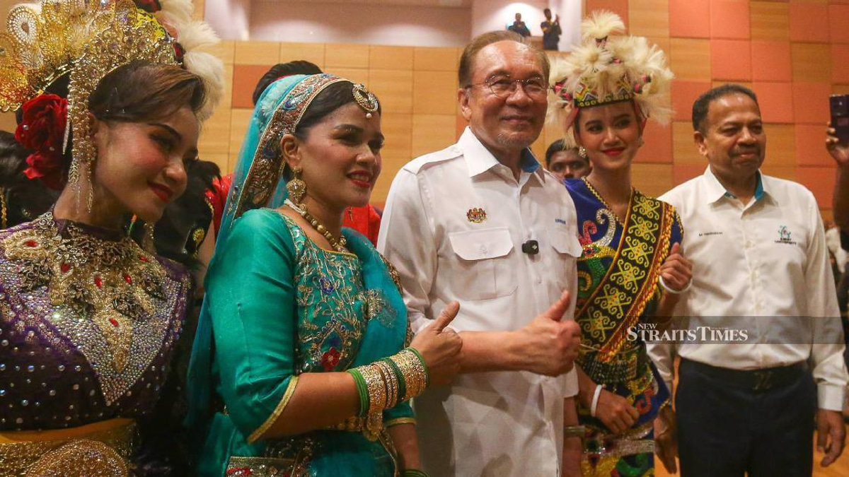 Unity and integrity must guide Malaysia's youth, Anwar stresses