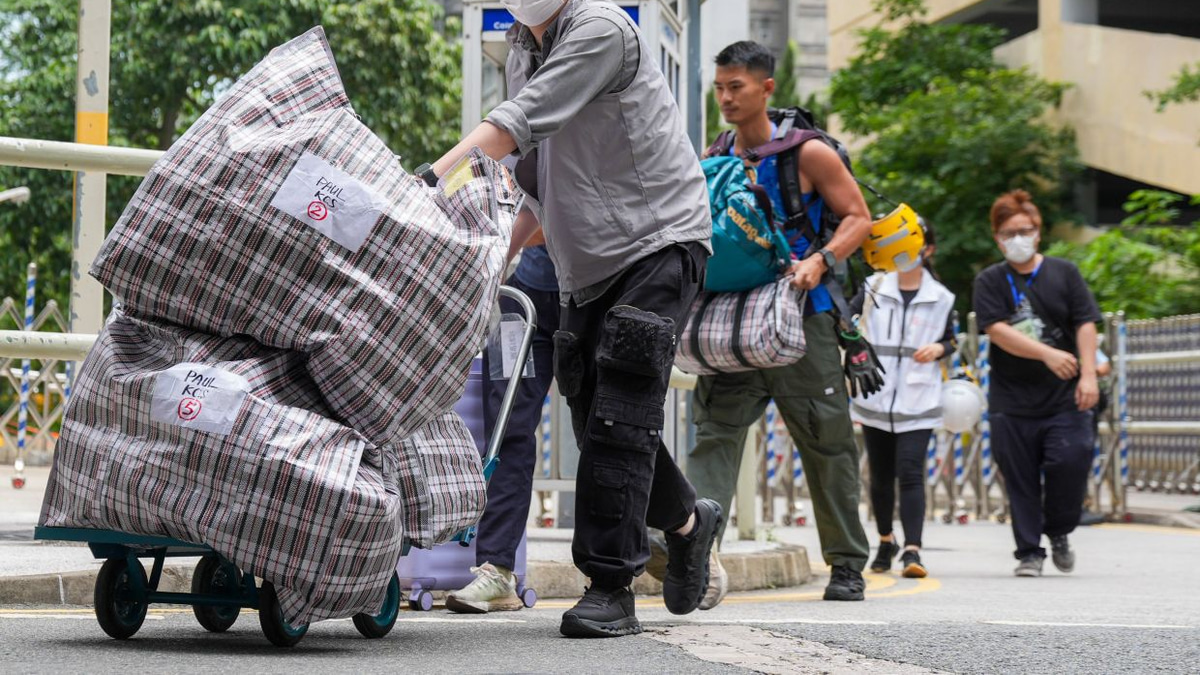 Hong Kong Banks Help Fire Victims Replace Burnt Cash