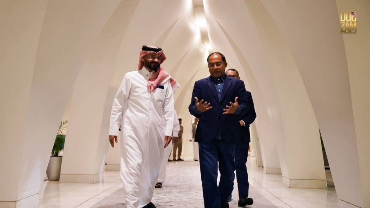 Malaysia's Higher Education Minister Pays Respects to Late Father Amir of Qatar