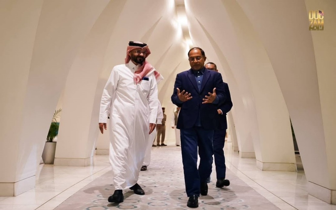 Malaysia's Higher Education Minister Pays Respects to Late Father Amir of Qatar