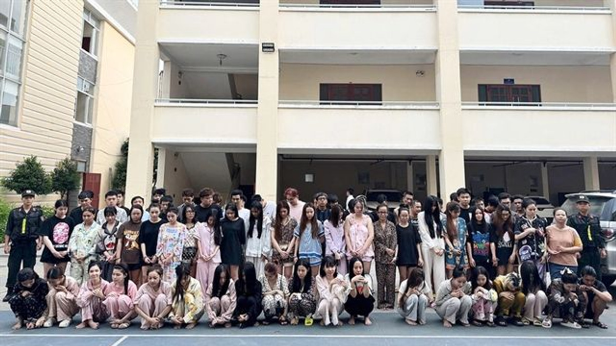 Vietnam police dismantle large drug-laced e-cigarette ring, arrest 65 including Malaysian and Singaporean nationals
