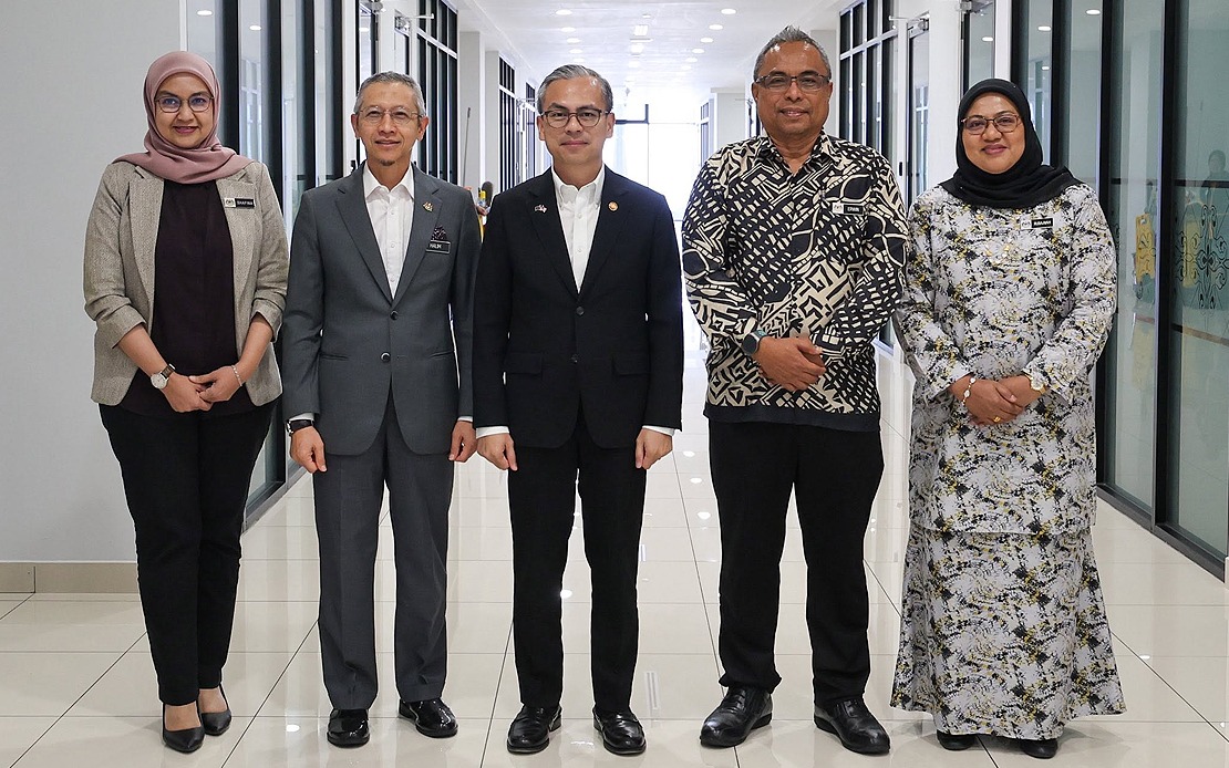 Fahmi Congratulates New Leadership at Malaysia's Information Department