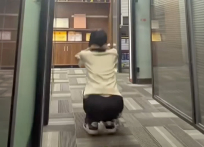 Chinese Financial Consultant Suffers Severe Muscle Breakdown After Forced Punishment Squats