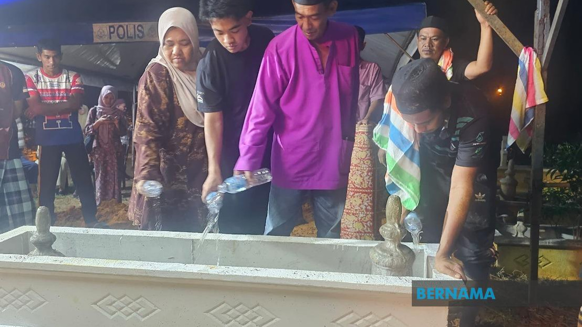 Young Constable Muhammad Raimi Laid To Rest After Fatal Electric Shock in Sabah