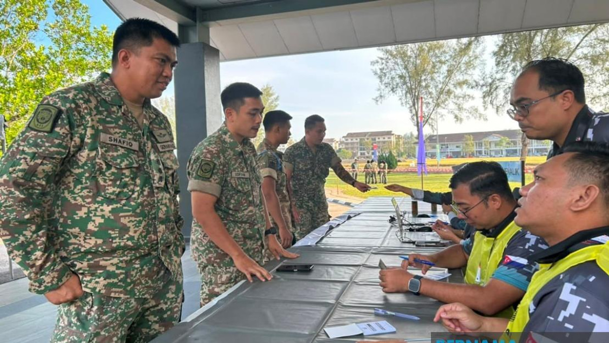 Johor Early Voting Begins Under Clear Skies As Security Forces Head To Polls