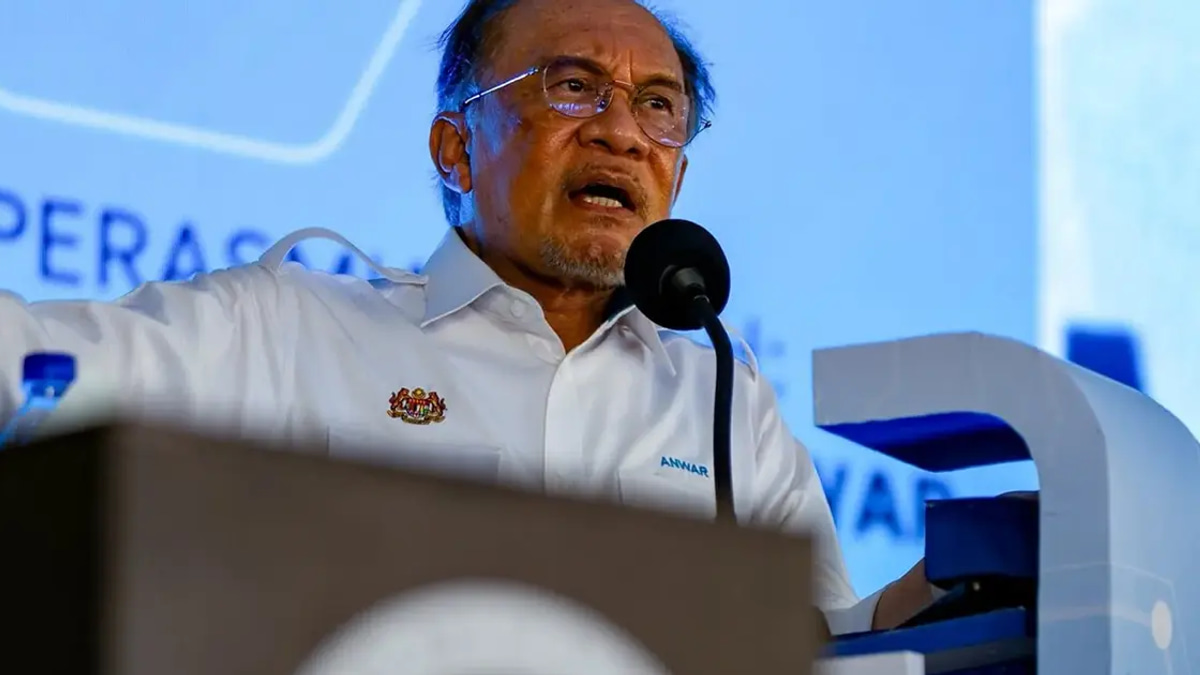Anwar Stands Firm Against Fuel Price Hikes, Pledges Government Support