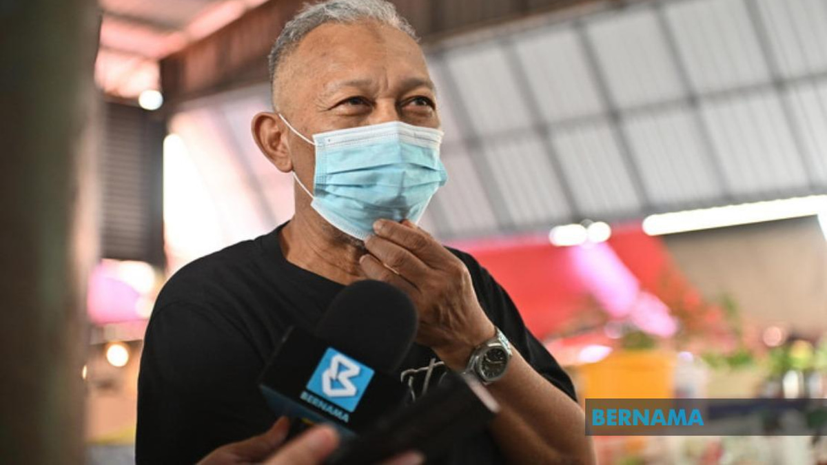 Life Goes On in Serian as Unhealthy Haze Settles Over Sarawak Town