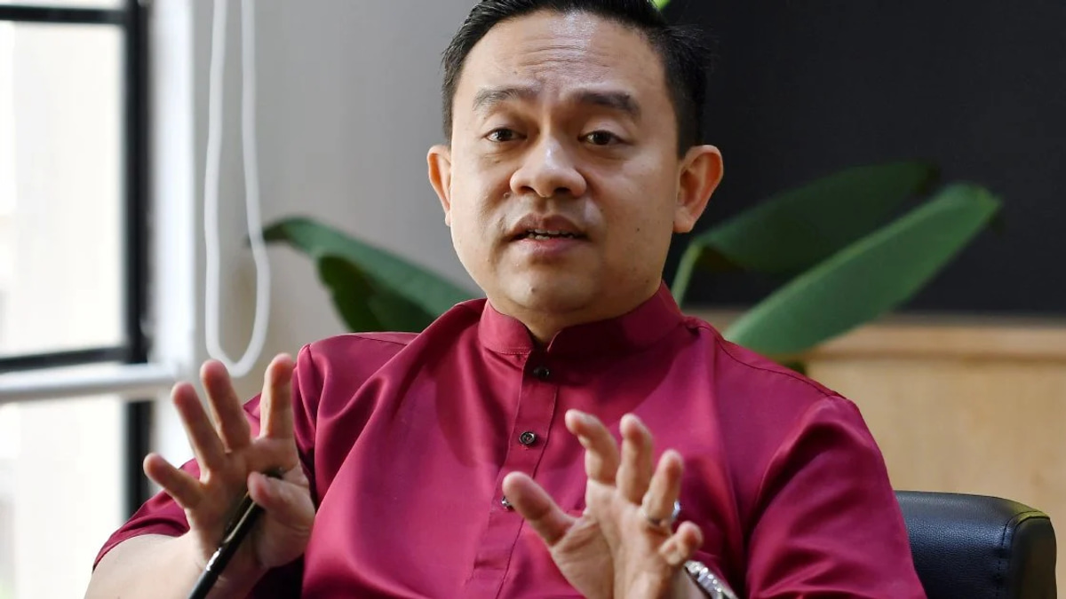 Wan Saiful: Hamzah has moved on, never plotted to split Bersatu