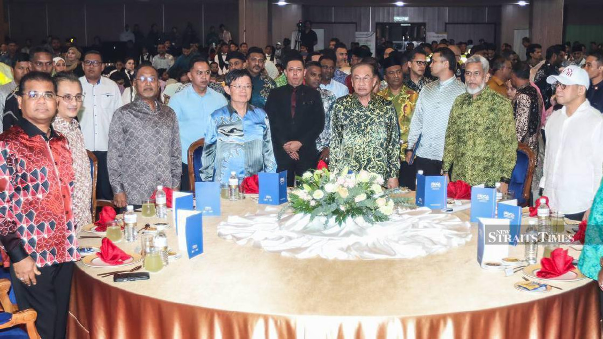 Anwar Gives Ministries 30 Days to Fast-Track Foreign Worker Approvals for Key Sectors