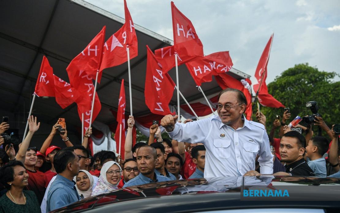 Anwar's Johor Campaign Trail Energises Pakatan Harapan Push Ahead of State Poll