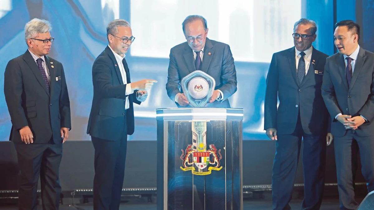 Malaysia Must Pivot Security Strategy to Confront Non-Traditional Threats, Says Anwar