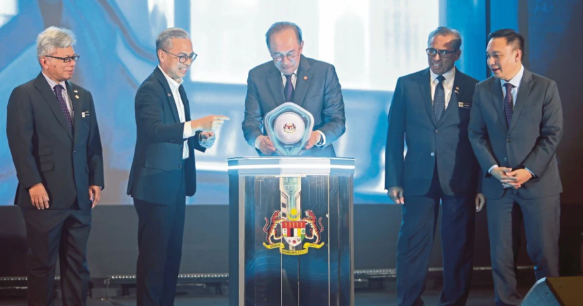 Malaysia Must Pivot Security Strategy to Confront Non-Traditional Threats, Says Anwar