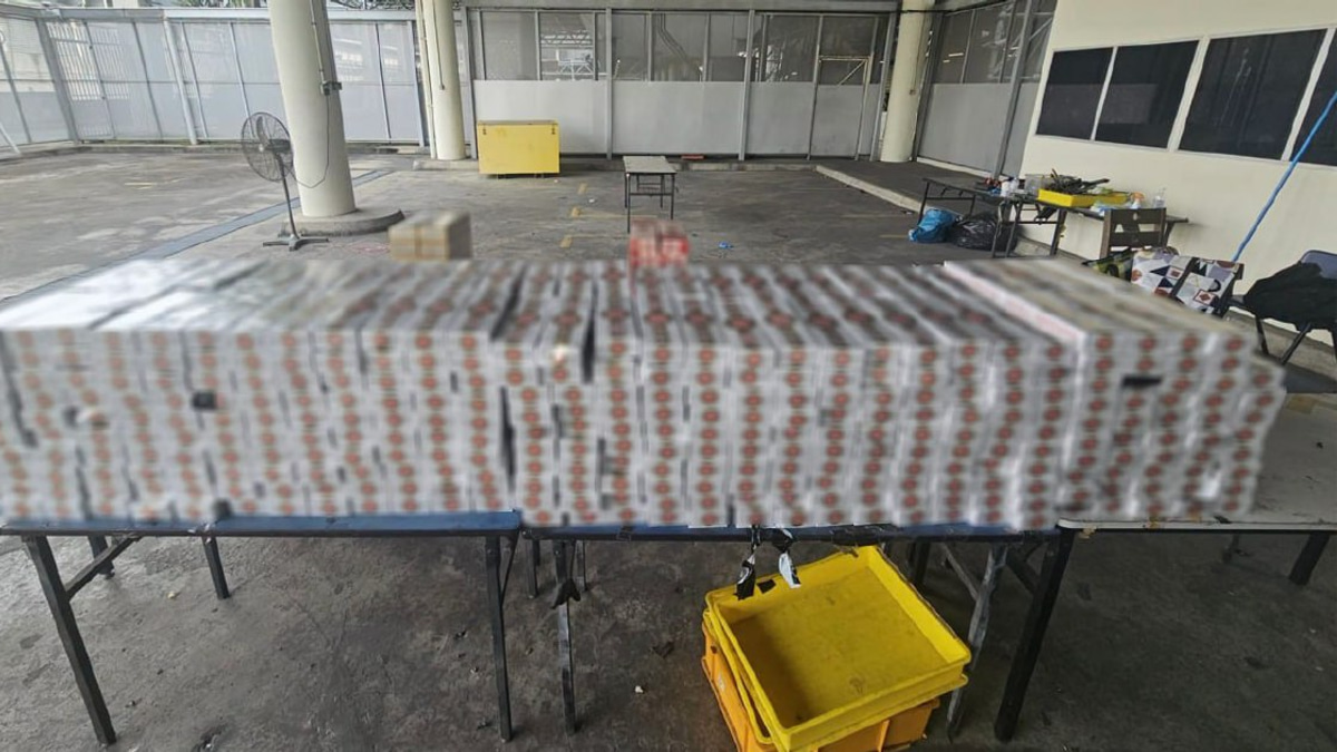 Malaysian caught smuggling 700+ cartons of contraband cigarettes through Singapore checkpoint