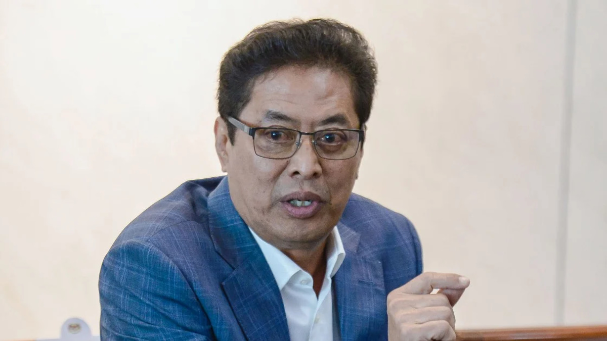 Lawmakers Push for Transparency on Former MACC Chief Azam Baki's Share Holdings