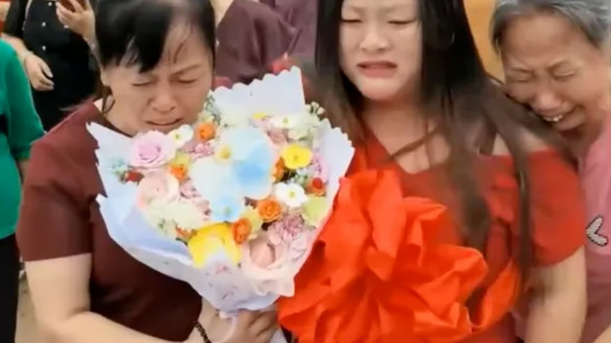 Chinese woman reunites with family 22 years after fleeing over broken shower gel bottle
