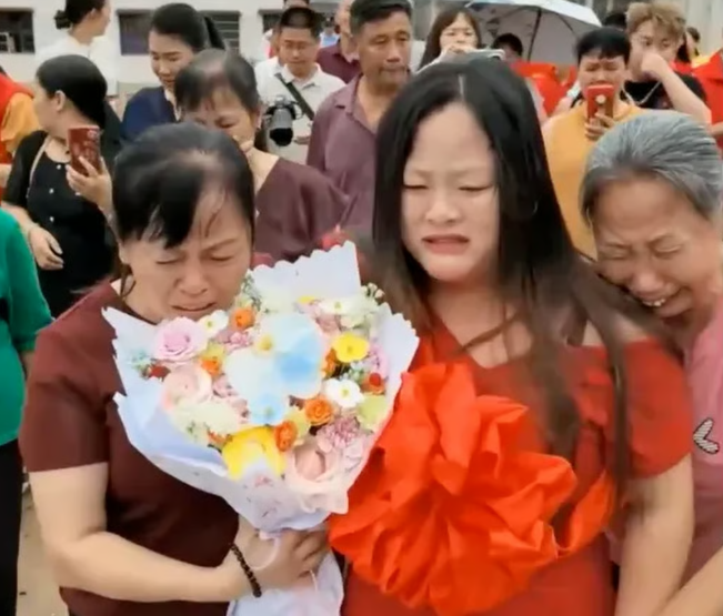 Chinese woman reunites with family 22 years after fleeing over broken shower gel bottle
