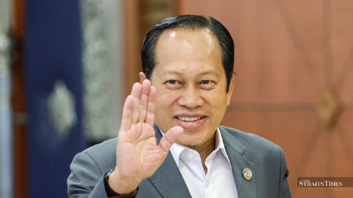 Ahmad Maslan Steps Aside in Johor Election, Creating Space for Fresh Candidates