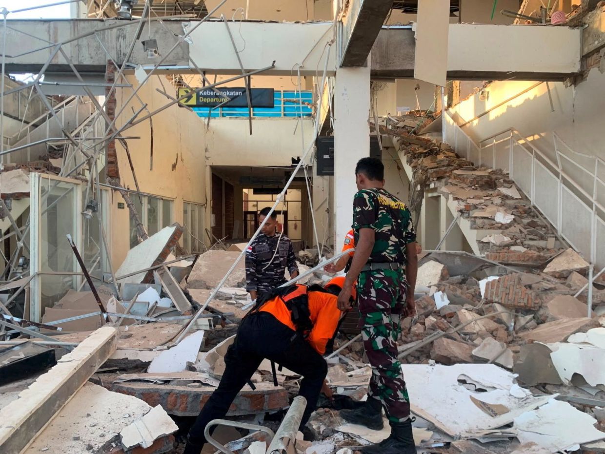 Magnitude 7.7 earthquake strikes off Indonesia's Flores coast, kills at least two
