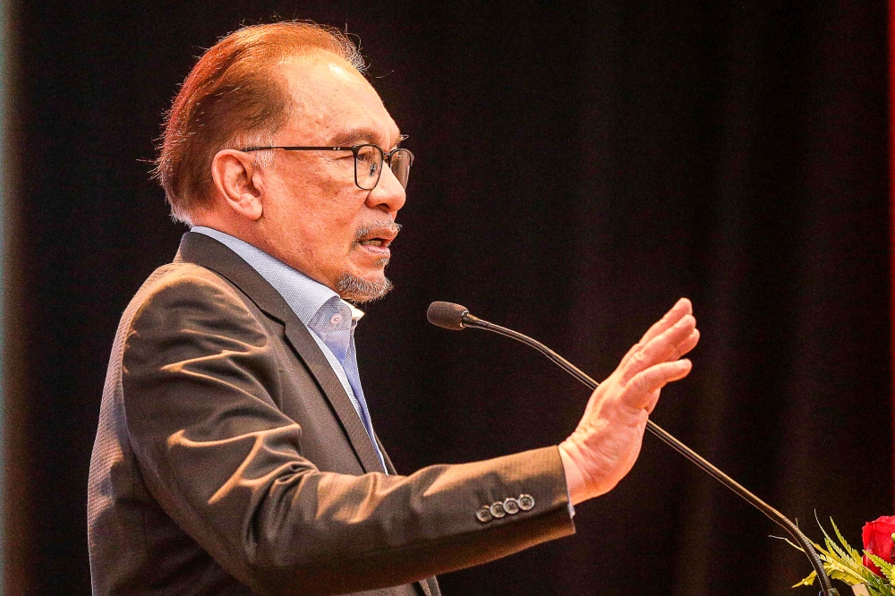 Anwar praises customs authority for intercepting suspected Israel-linked cargo at Johor port