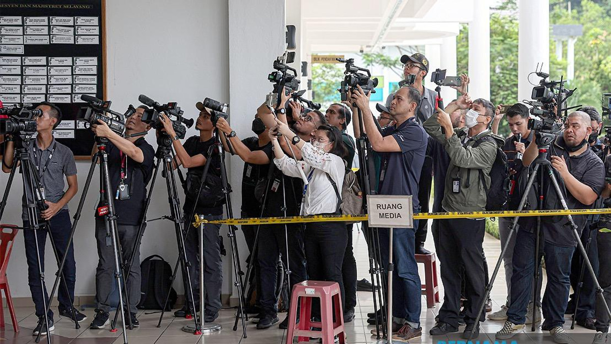 Mainstream Media Critical Shield Against Fake News, Say Experts