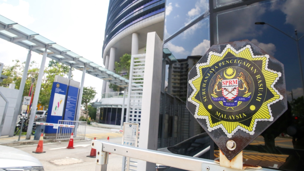 Former Civil Servant Held on Fraud Charges Over RM300,000 in Illicit Aid Claims