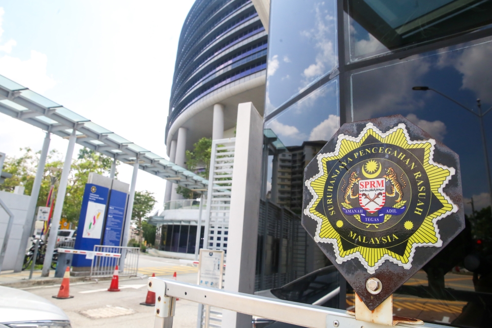 Former Civil Servant Held on Fraud Charges Over RM300,000 in Illicit Aid Claims