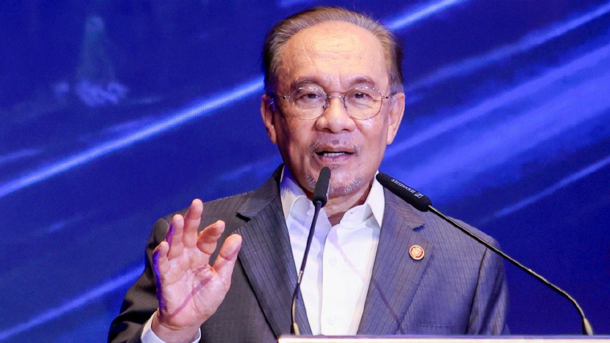 Prime Minister Anwar Ibrahim Undergoes Medical Checks and Observation