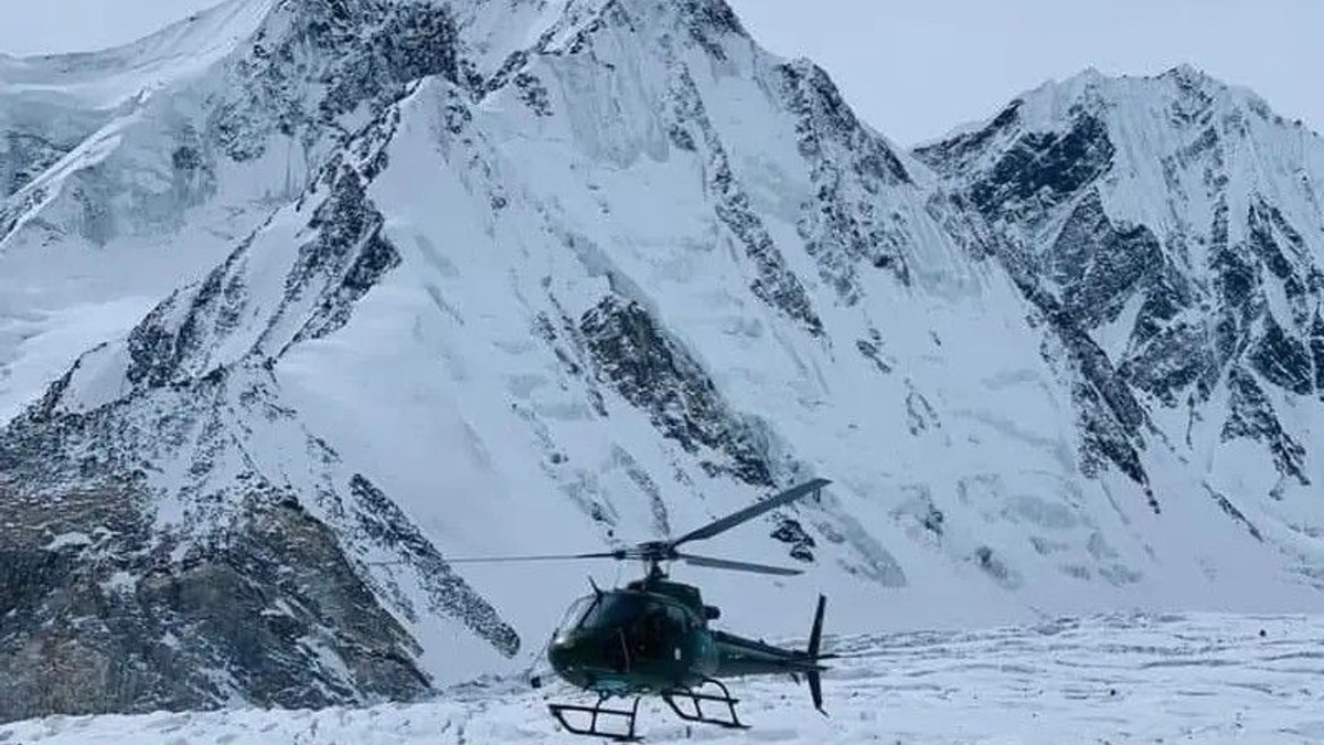 Search underway after avalanche on Broad Peak claims 10 climbers including renowned mountaineers