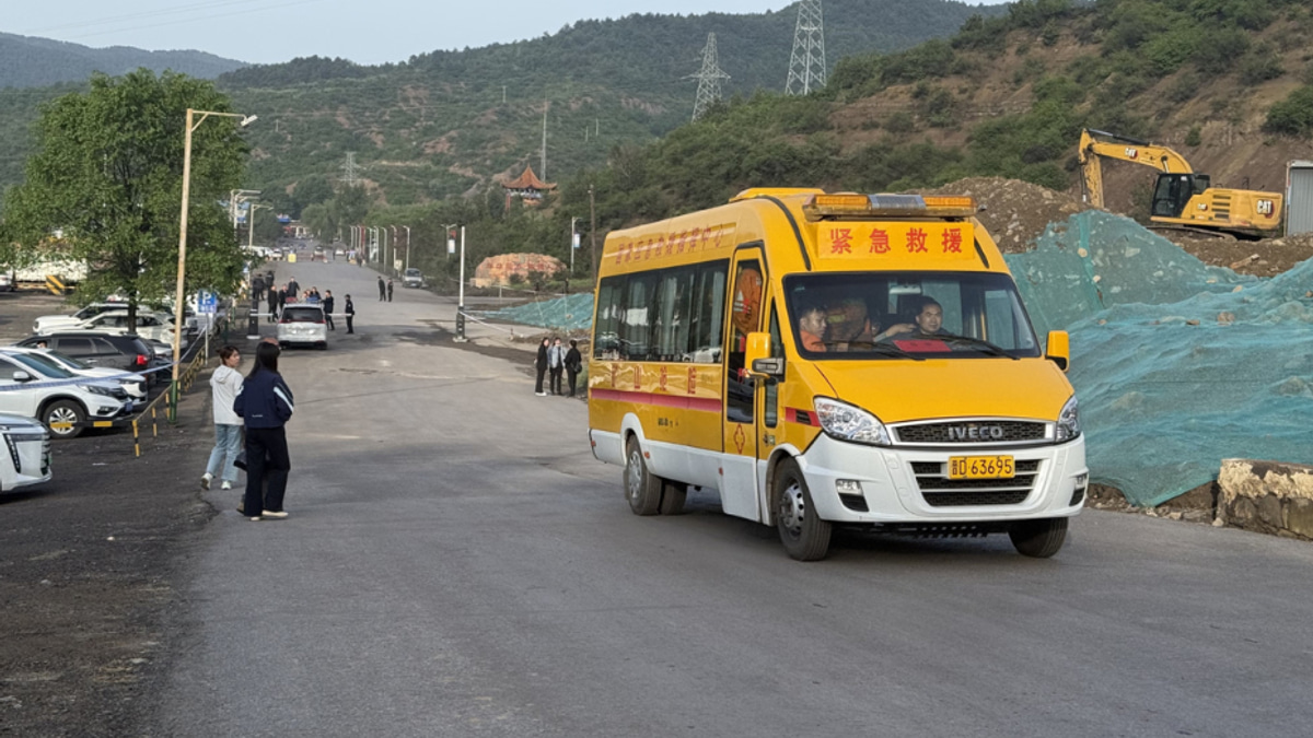 Eight killed in Shanxi coal mine explosion, dozens still trapped
