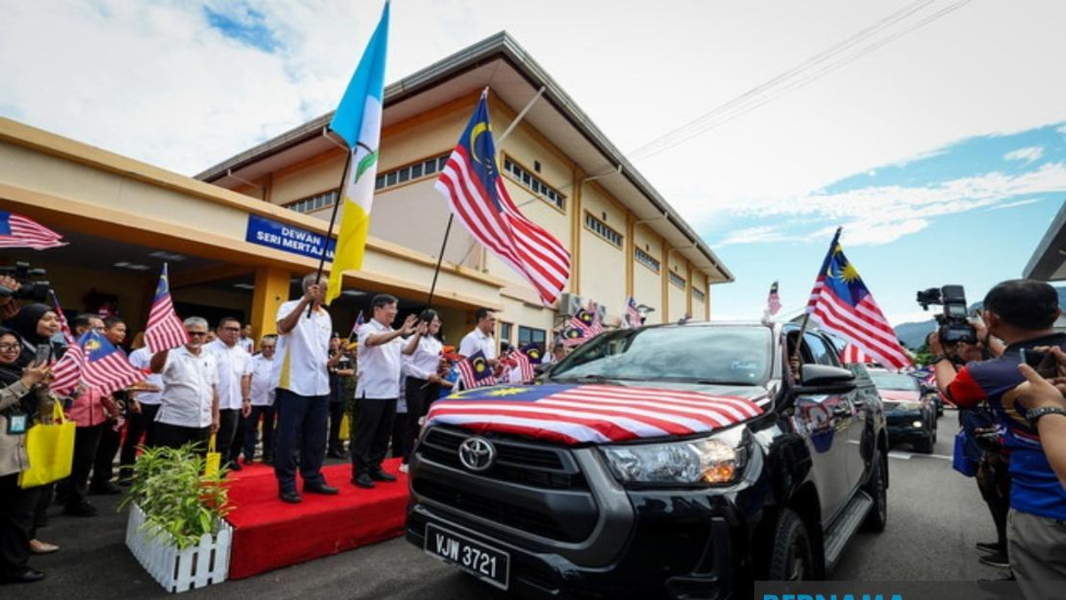 Chow Kon Yeow Urges Penangites to Embrace Unity and Patriotism as National Month Celebrations Begin