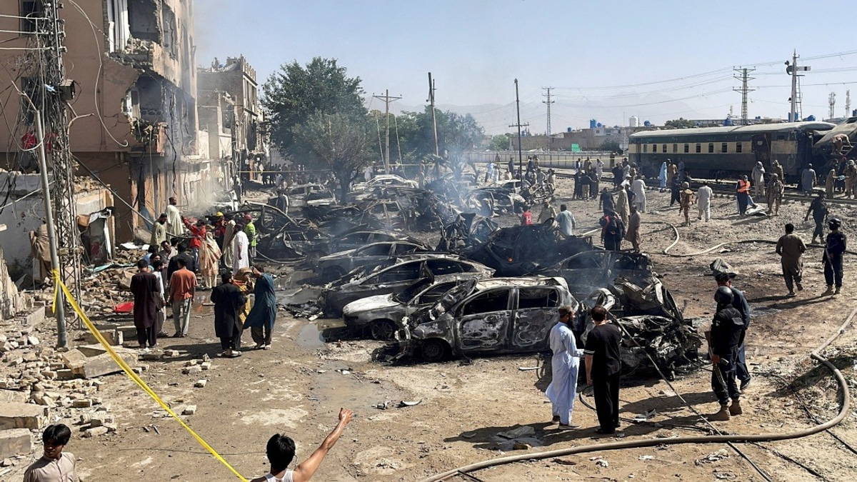 Suicide Bombing on Military Train in Pakistan Kills 23, Wounds 70
