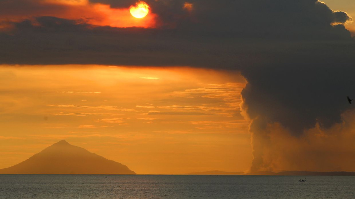 Indonesia's Mount Anak Krakatau Erupts Again as Volcanic Activity Intensifies