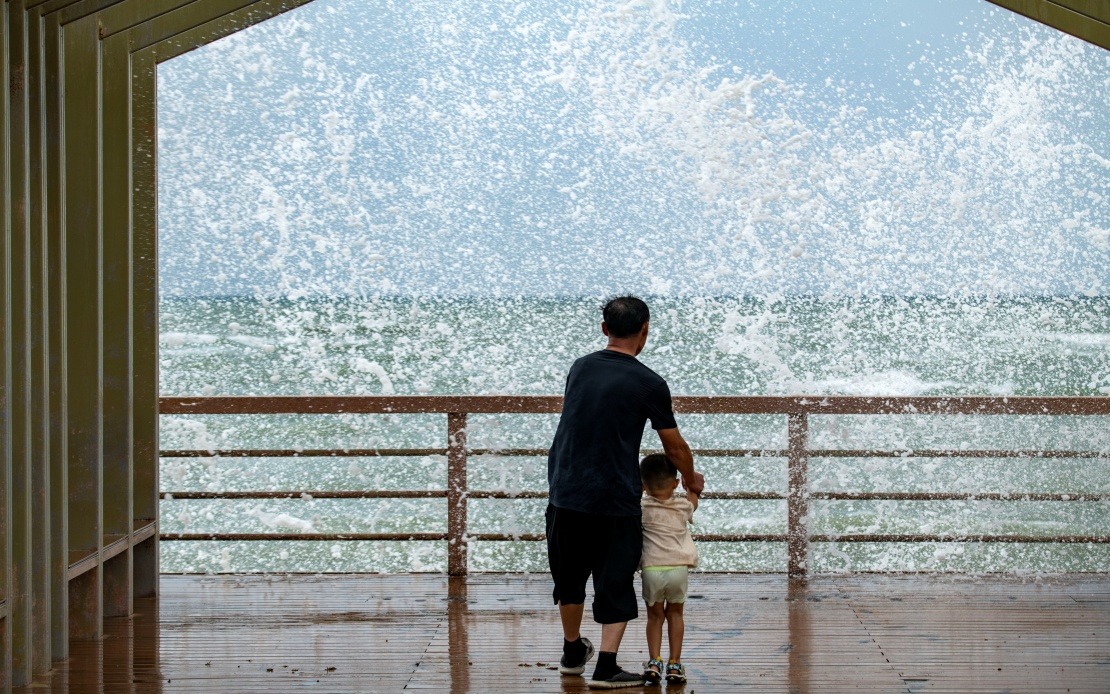 Typhoon Maysak Batters Hainan, Shutting Down Transport Network Across Southern China