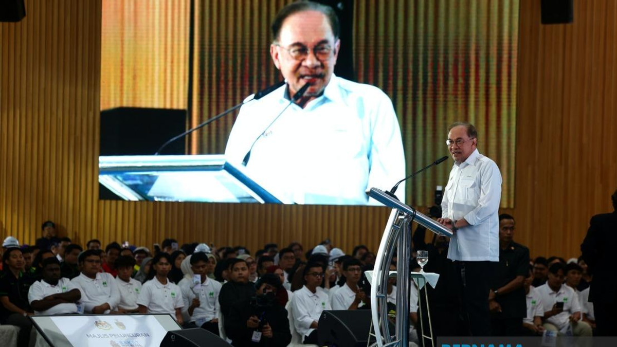 PM Anwar Launches Bakat MADANI to Develop 25,000 Young Malaysians