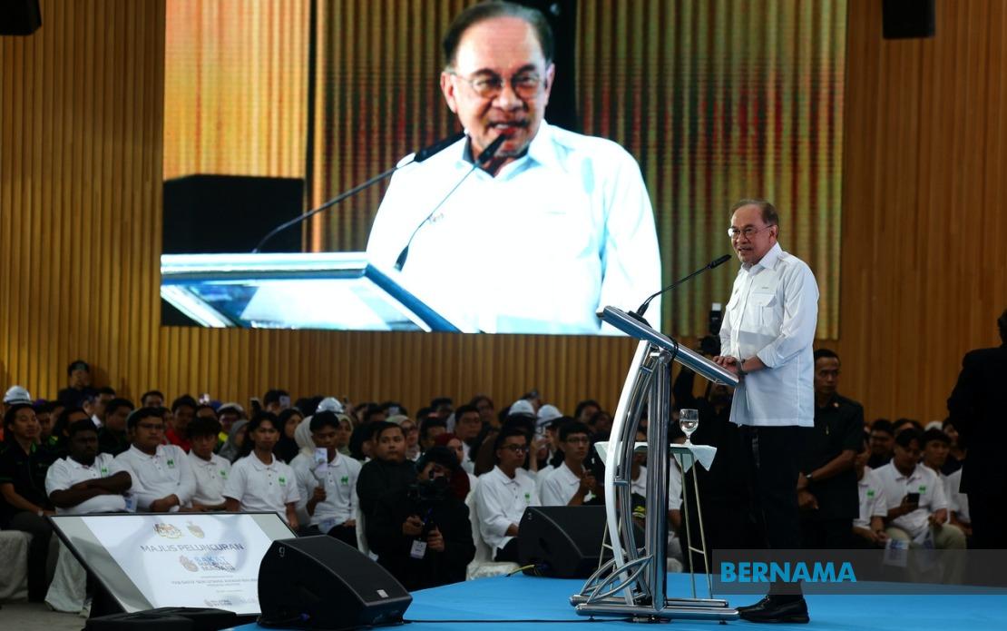 PM Anwar Launches Bakat MADANI to Develop 25,000 Young Malaysians