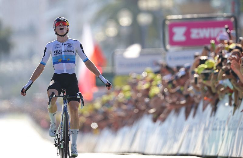Vollering Claims Yellow Jersey Lead Before Tour de France Femmes Final Stage