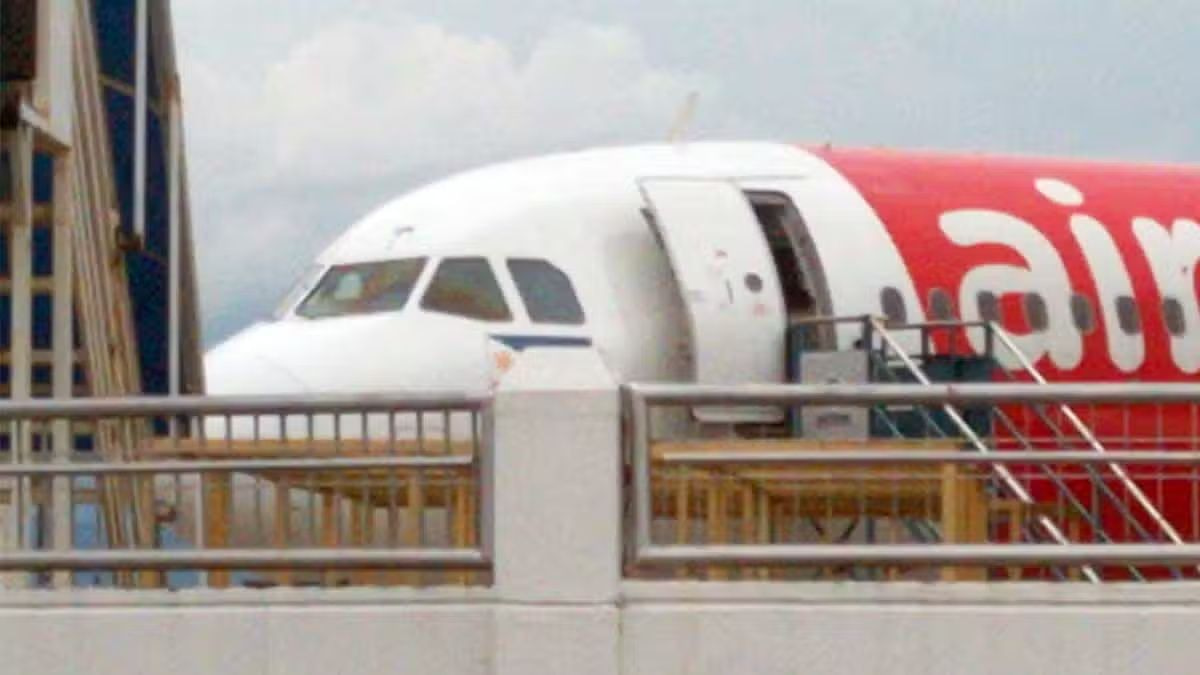 AirAsia Flight Grounded in Tacloban Over Landing Gear Defect