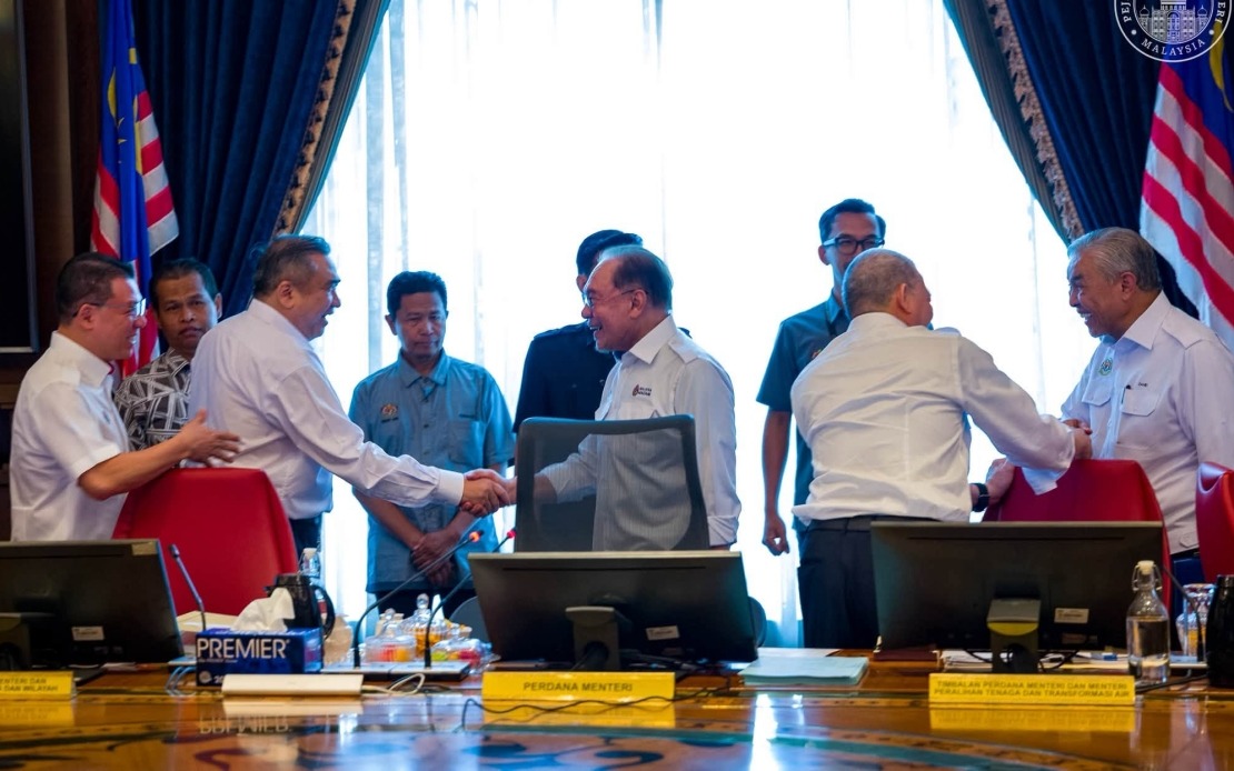 Anwar's Unity Message Resonates as PH and BN Compete in Negeri Sembilan
