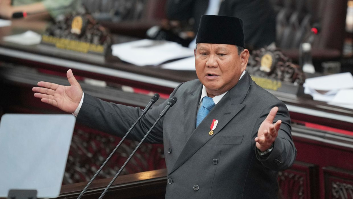 Prabowo's Bold Crackdown on Commodity Exports Rattles Markets and Officials
